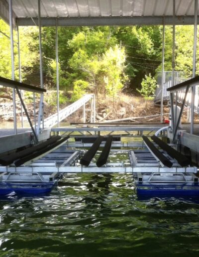 Shallow water boat lift mounted in an outdoor boat slip